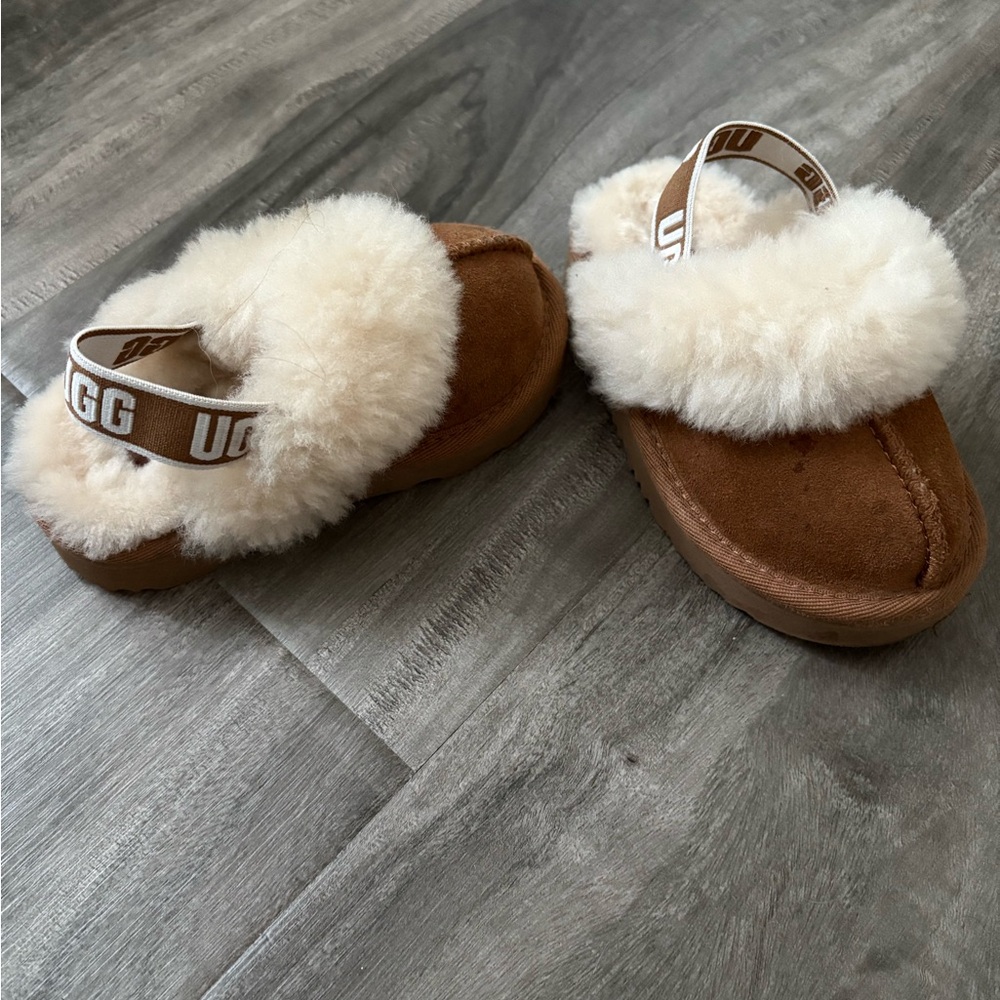 UGG Kids' Tan and Cream Fluffy Slippers